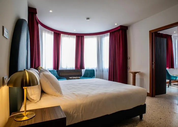 Palazzina Fortuny 4*