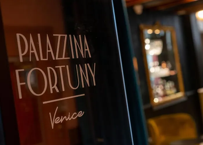 Palazzina Fortuny فندق مبيت وإفطار 4*