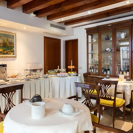 Palazzina Fortuny Bed & Breakfast 4*